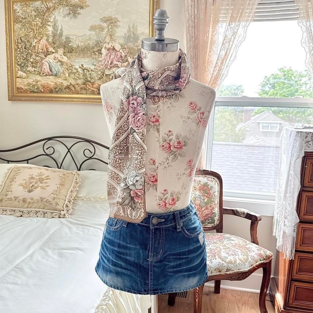 silk floral‎ scarf  90s liz claiborne 100% silk floral print scarf